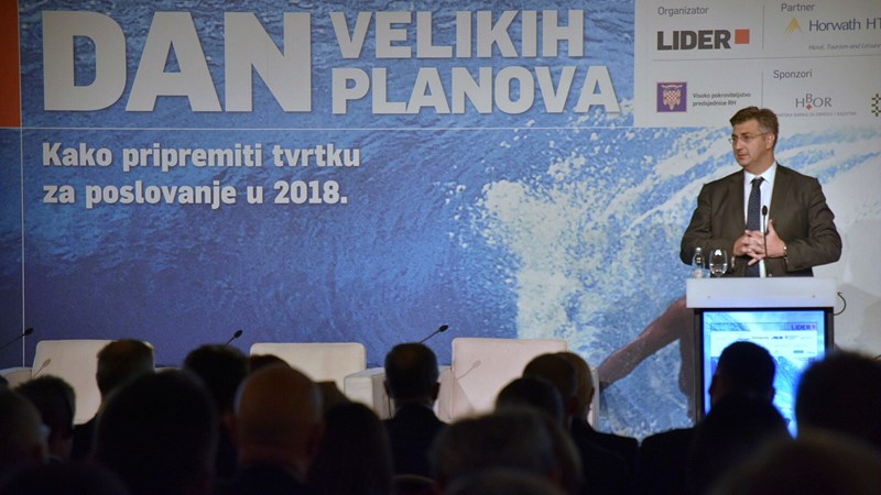 Predsjednik Vlade: 2018. bit će usmjerena na rast i reforme, jačanje poslovnog okruženja i povećanje zaposlenosti 